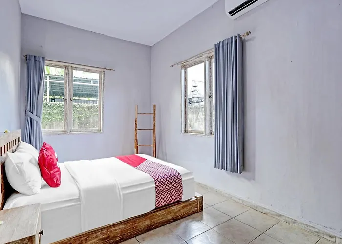Oyo 90540 Swan Hotel 2*